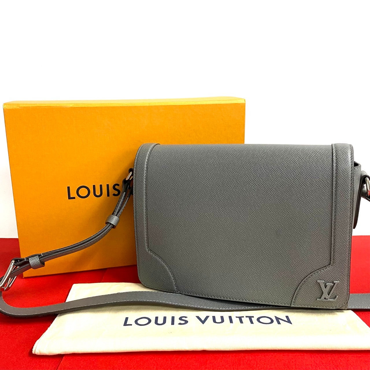 Louis Vuitton Shoulder Bag Taiga Gray Taiga New Flap Messenger Women(unisex) Used Authentic