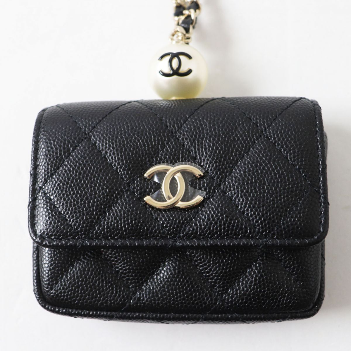 Chanel Pochette Main: Caviar Skin Black Women Used Authentic