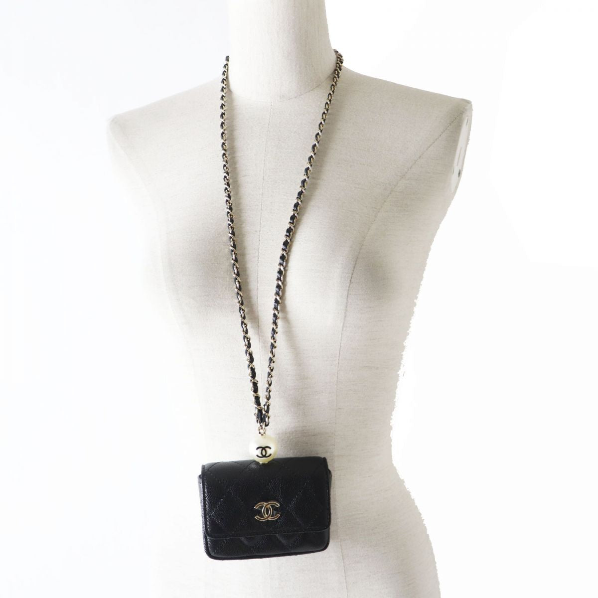 Chanel Pochette Main: Caviar Skin Black Women Used Authentic