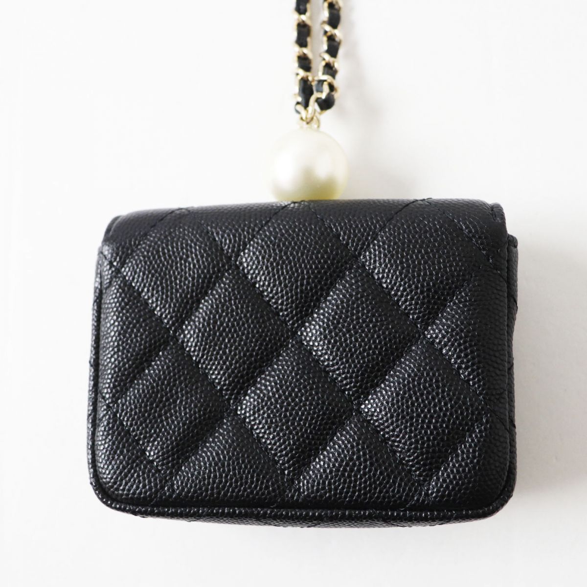 Chanel Pochette Main: Caviar Skin Black Women Used Authentic