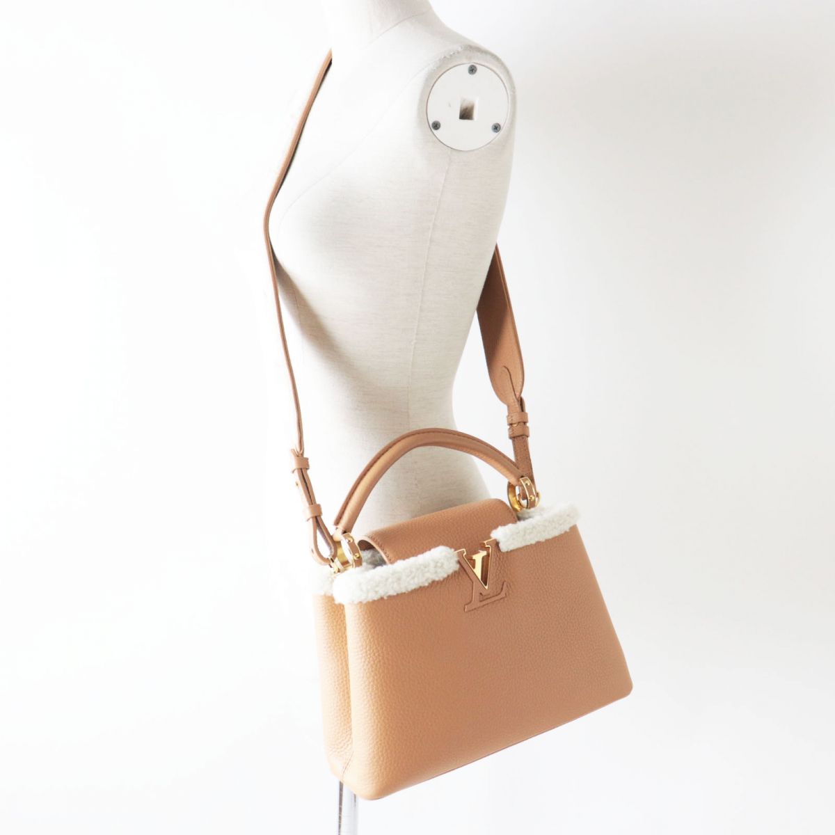 Louis Vuitton Shoulder Bag Main: Taurillon Clemence Leather, Part: Shearling Beige X Gold Metal Women Used Authentic